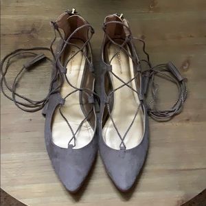 BCBG women’s flats